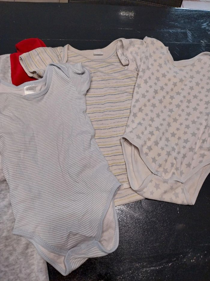 Lot ɓodies pyjamas 18 mois - photo numéro 3