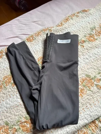 Leggings de sport taille haute neuf avec étiquette taille M