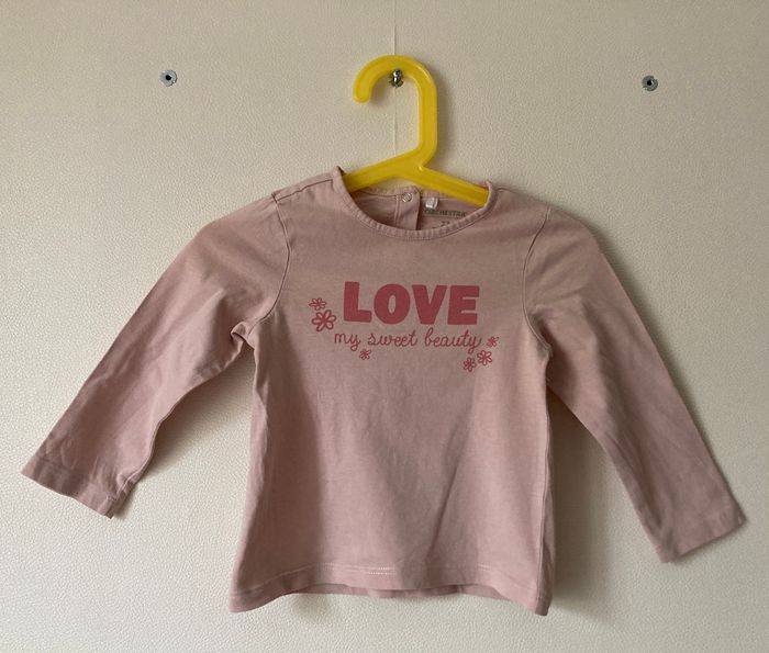 Tee-shirt manches longues imprimé fleurs et love