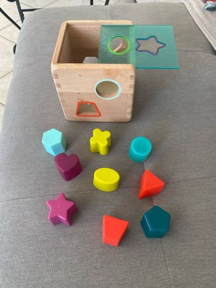 Cube d’activité. Trieur de formes en bois. - photo numéro 4