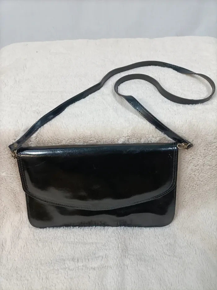 Pochette sac à main cuir vernis synthétique