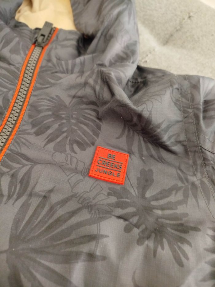 Blouson creeks Coupe vent fille taille  8 ans . Creeks. Très bon état - photo numéro 2