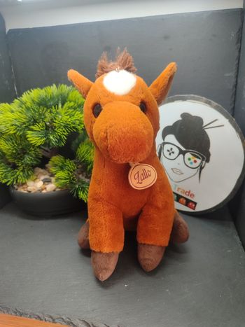 Decar2 Peluche Cheval Morbidelli lallo marron peluche blanc assis Decar 2 Doudou