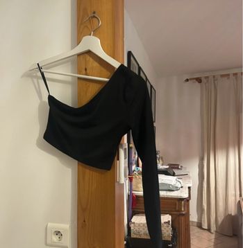 Haut épaule dénudé noir