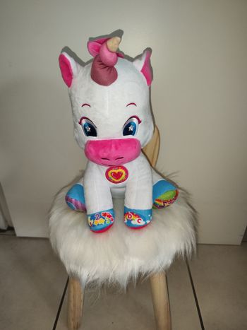 Peluche interactive licorne