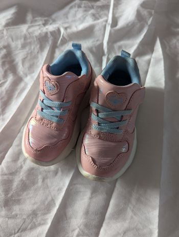 Chaussures fille 24 jamais porté