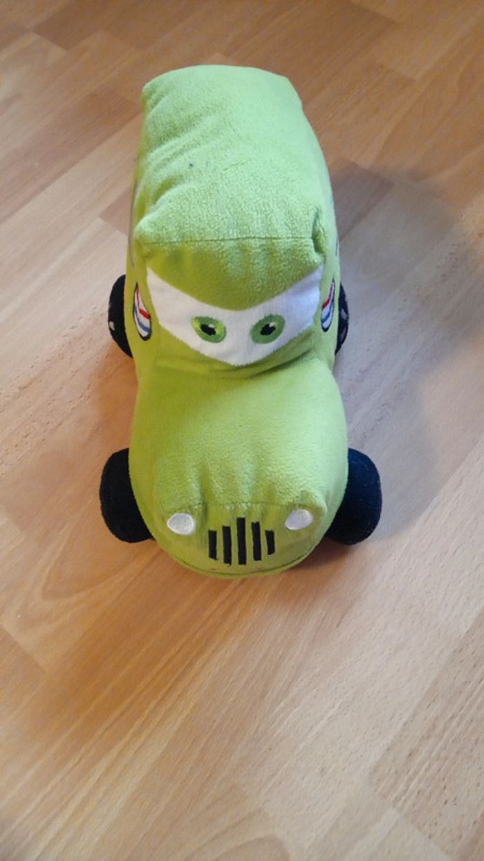 Voiture peluche