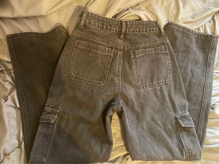 Pantalon cargo noir femme SHEIN Petite – look streetwear tendance - photo numéro 2