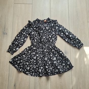 Tres belle robe léger noir. Fille 5 ans. Marque Tape à l'oeil