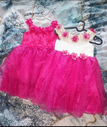 Deux robes cérémonie rose et blanche 5/6 ans
Idéal pour des sœurs ou des jumelles