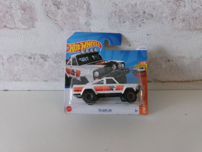 Véhicule Hot Wheels - 73 Jeep J10 - 91/250