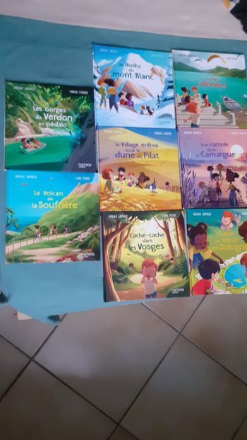 Lot de 8 petits livres pour enfant