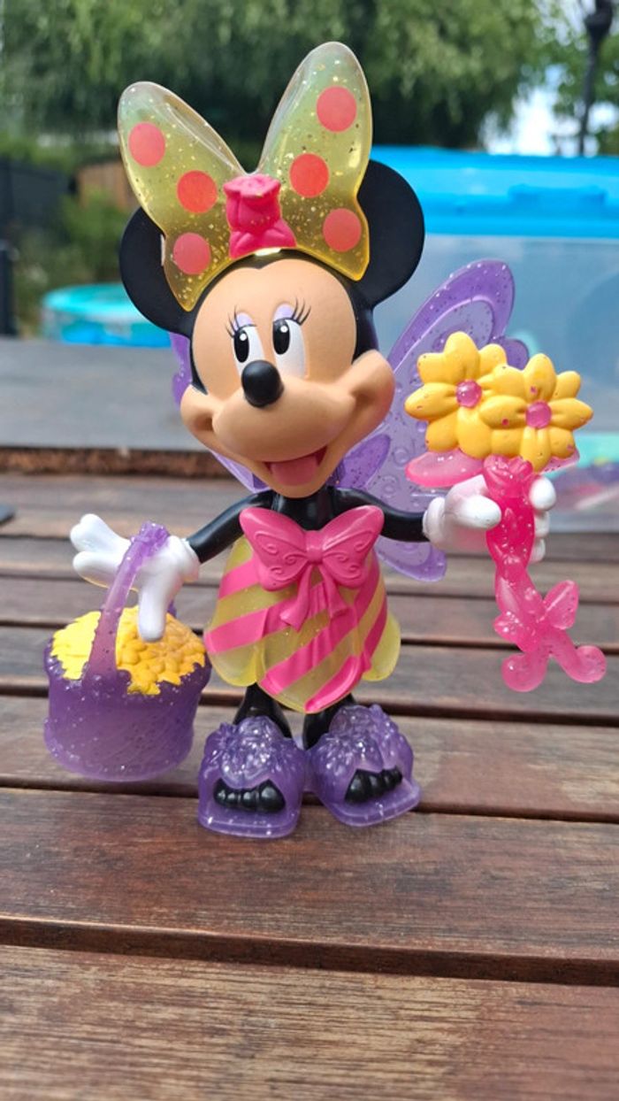 Minnie figurine