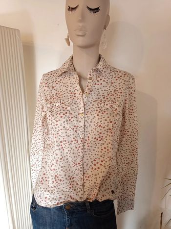 Très jolie chemise petites fleurs 🥰