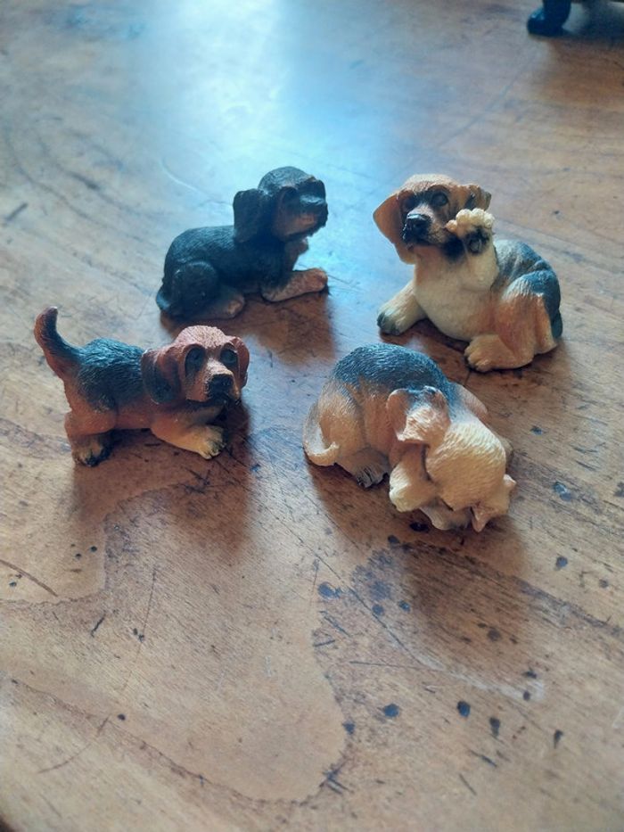 Lot de 4 chiens en résine vintage collection - photo numéro 1