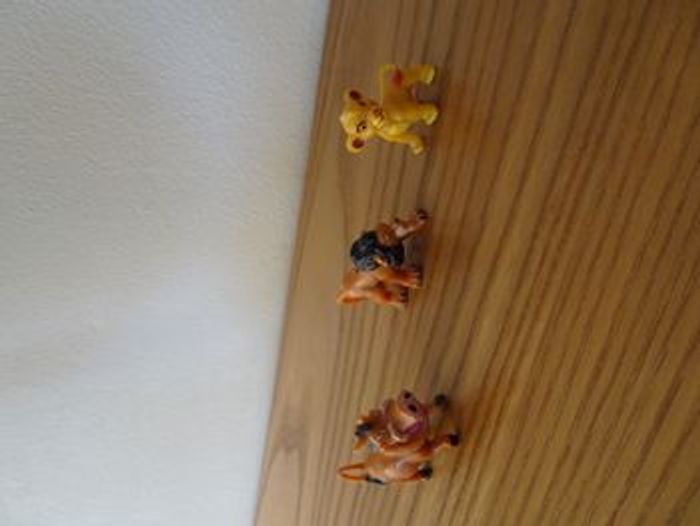 3 figurines roi lion