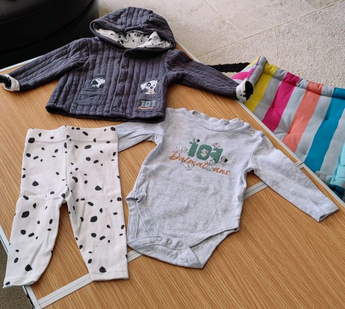 Ensemble body 🧸 pantalon 🌈 et veste Disney 🎈 Dalmatiens 🧸