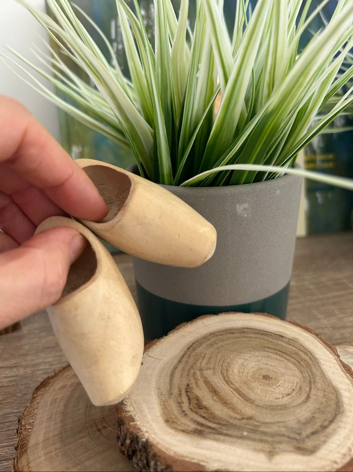 Lot de 2 sabots hollandais miniatures en bois – décor vintage, parfait état - photo numéro 4