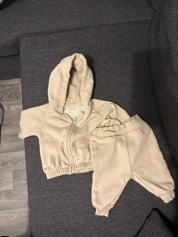 Sweat à capuche + jogging bébé