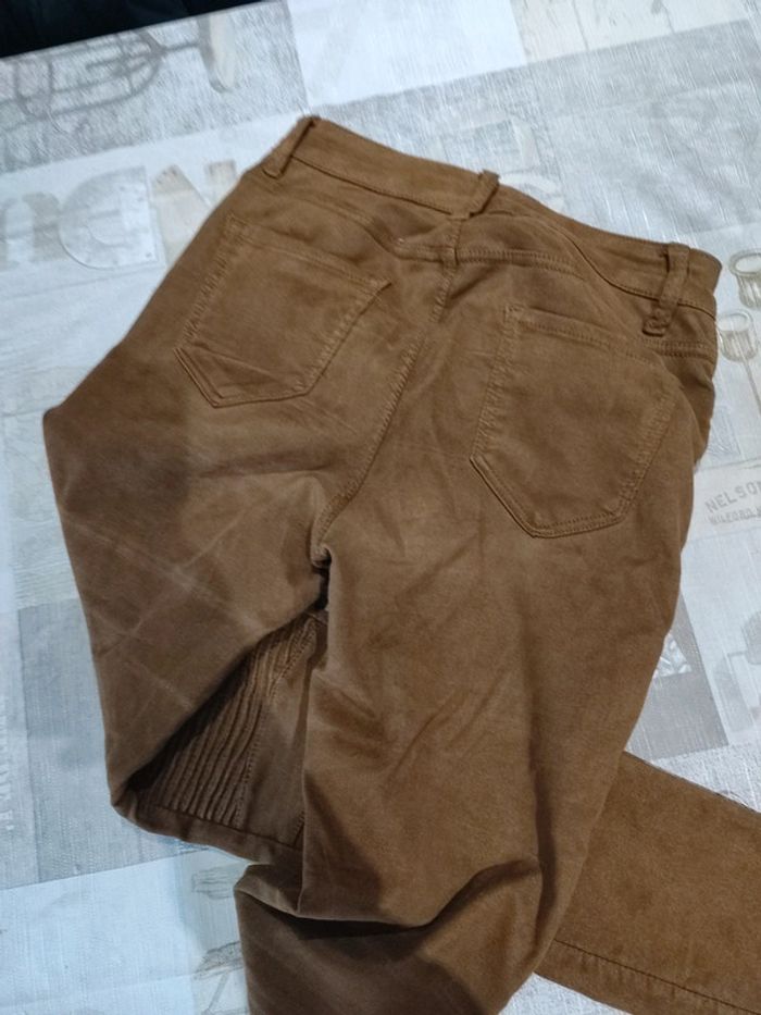 Pantalon de couleur marron - photo numéro 8