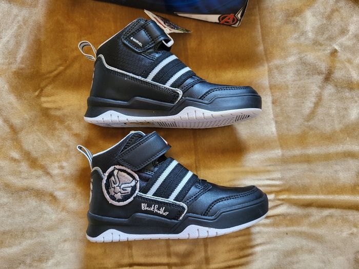Baskets Black Panther Geox X Marvel  t30 Neuves - photo numéro 2