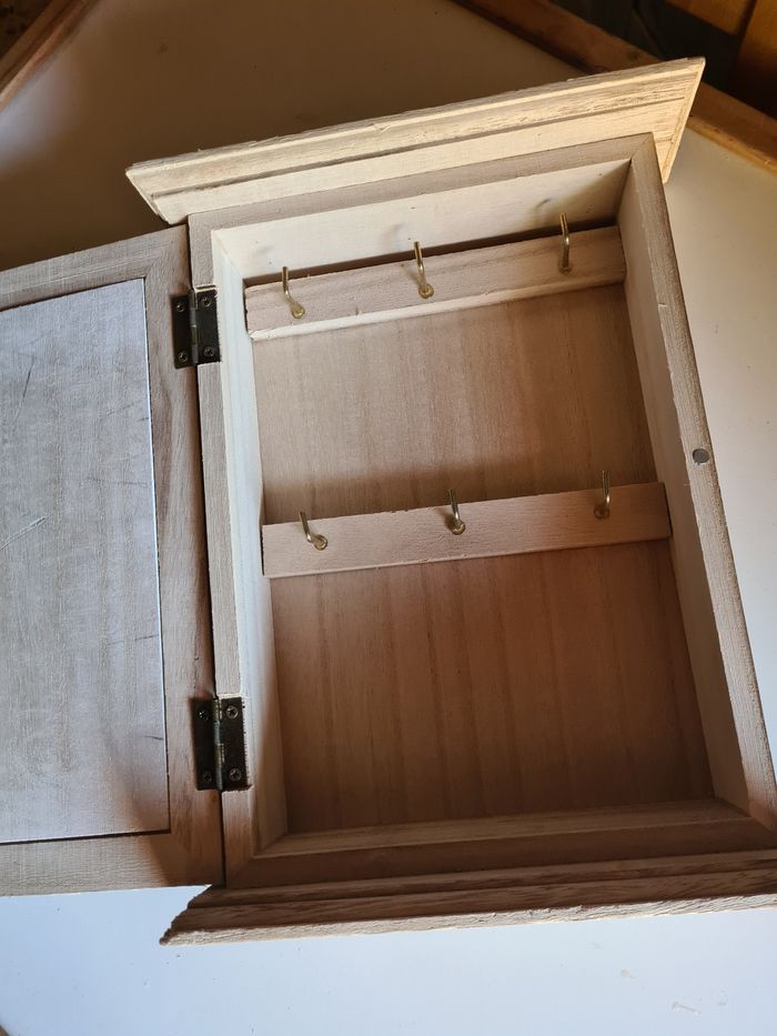 Boîte à clés. En bois. 26 x 20 cm . - photo numéro 2