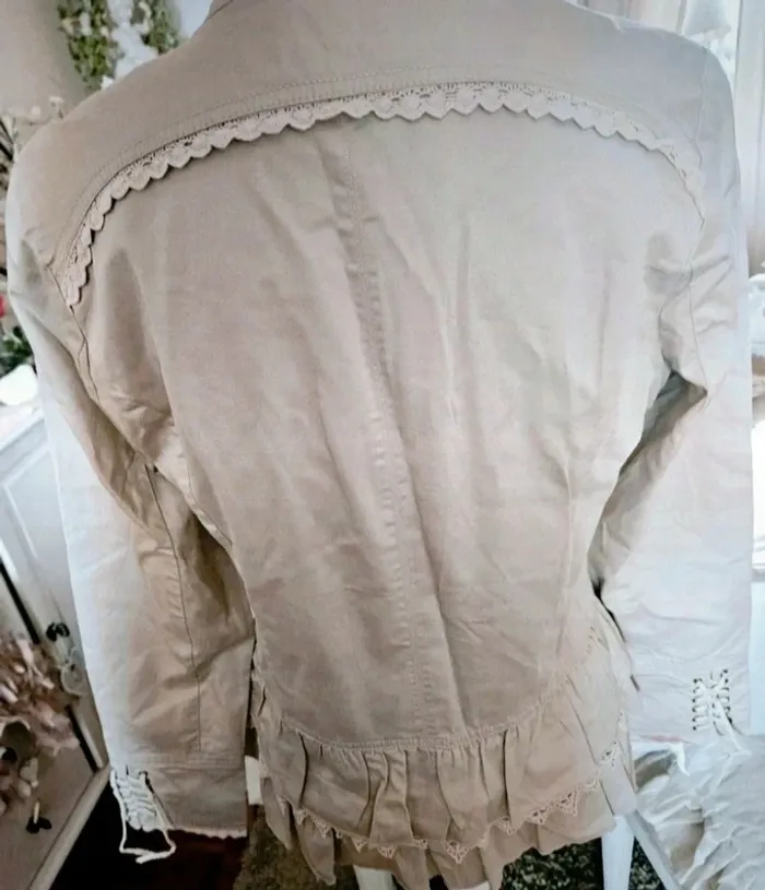Veste beige avec dentelle Clara Vitti Taille 42 (40) Neuve - photo numéro 4