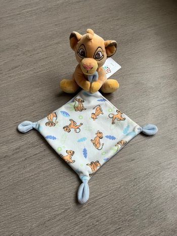 Doudou Simba Le Roi Lion disney baby neuf sans étiquette