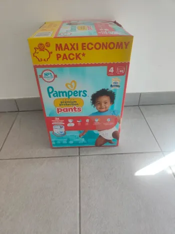 Couches Pampers premium protection taille 4 pants 82 couches