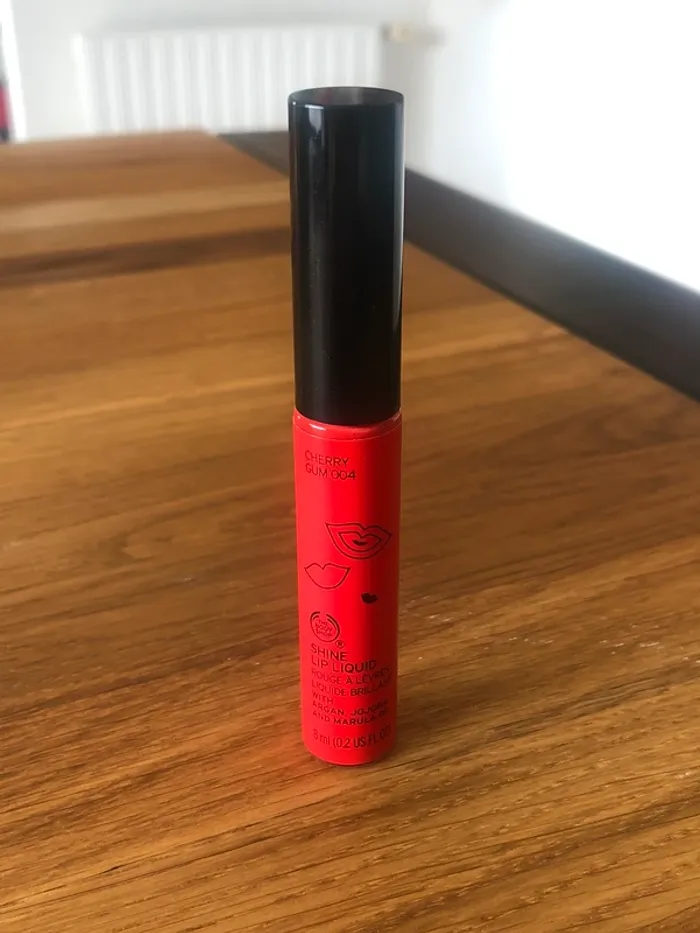 Rouge à lèvres liquide brillant rouge The Body Shop