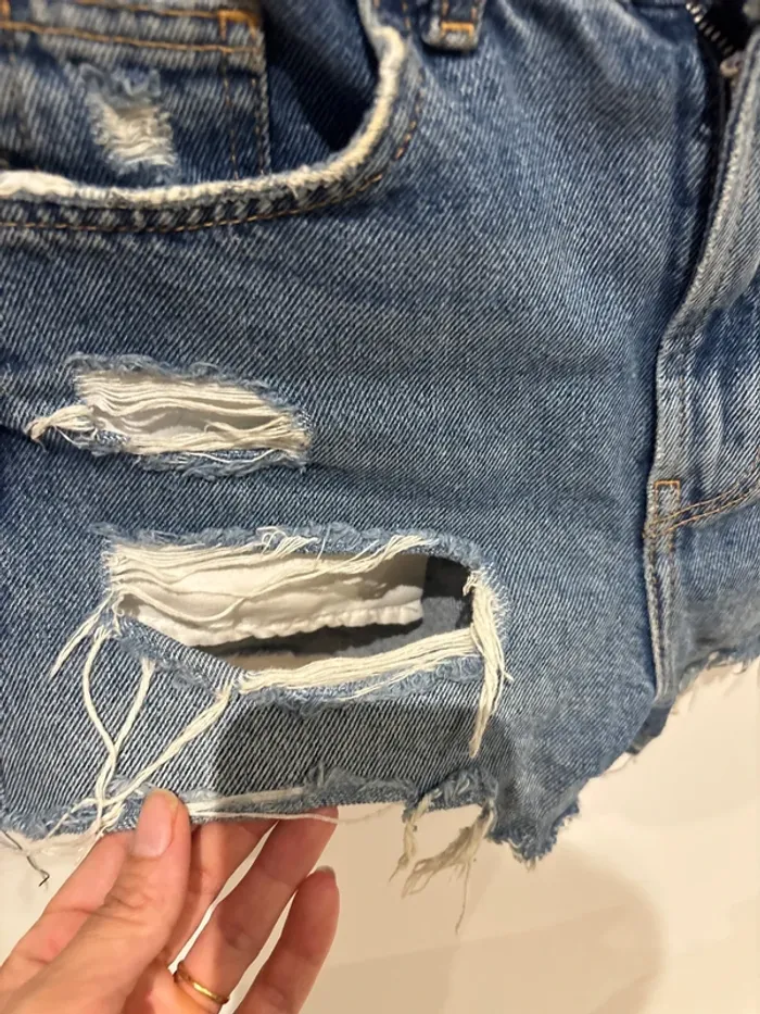 Short en jeans troué bershka 34 - photo numéro 2