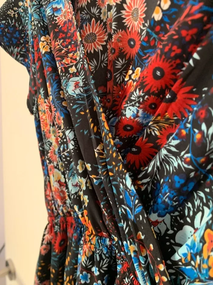 Robe longue asymétrique à manche courte noire à fleur Vintage Love taille S/M - photo numéro 3