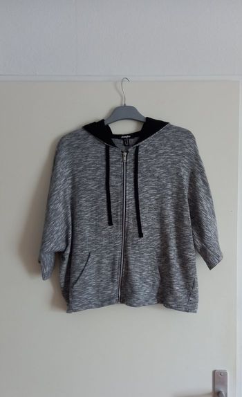 Sweat zippé à capuche " Jennyfer "