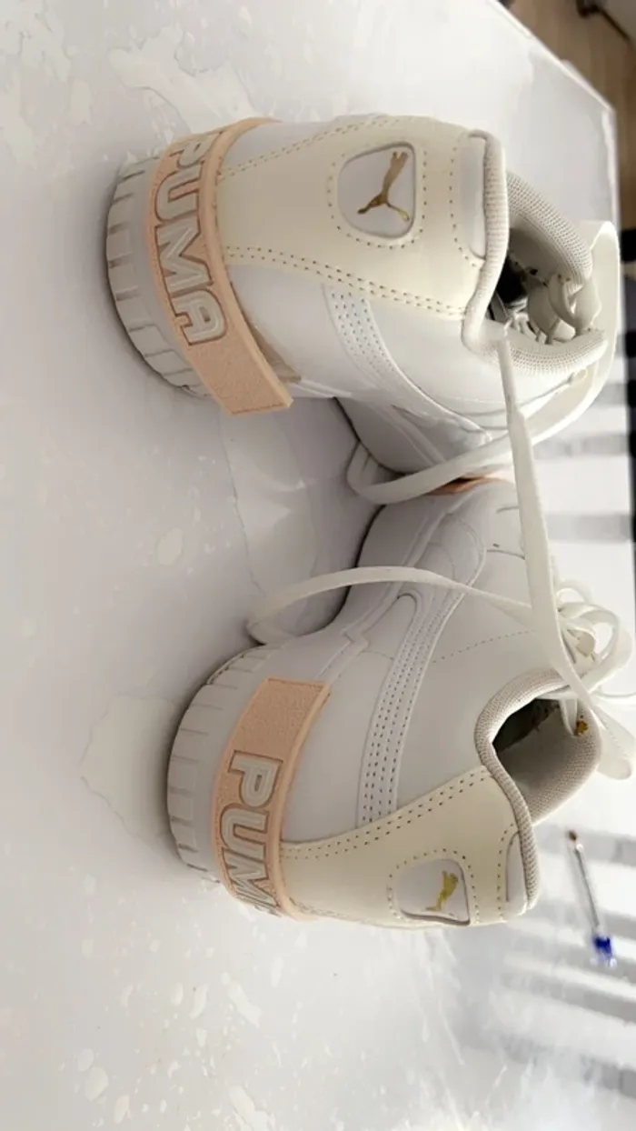 Puma authentique compensée taille 38 avec 2 défaut - photo numéro 3