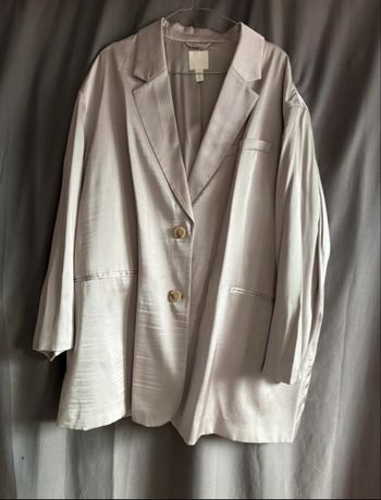 Veste Blazer en satin taille L H&M  de couleur gris anthracite en très bon état 