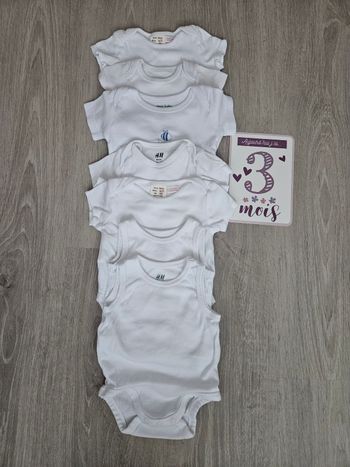 Lots 7 boddie différentes marque 