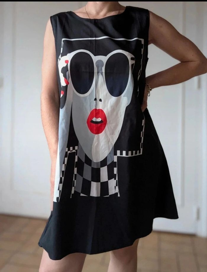 💎robe seventies mannequin femme sexy tendance taille s 36 coupe courte noir portrait