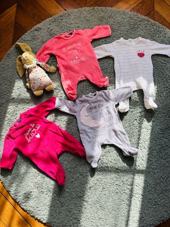 Lot de pyjama taille 1 mois