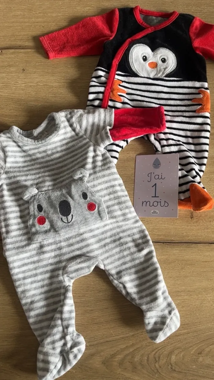 2 pyjamas velours 1 mois
