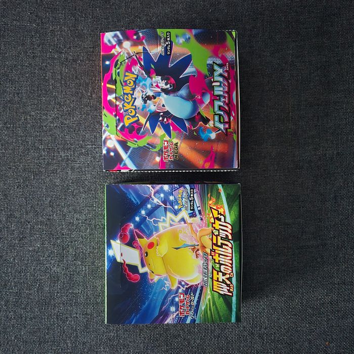 Display Pokemon : Pikachu & Dracaufeu