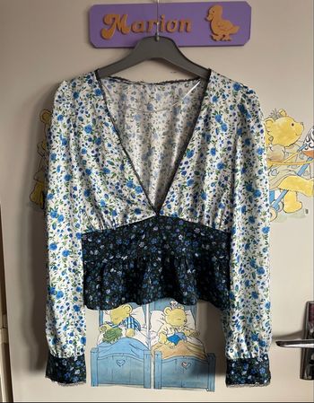 Blouse à manches longues blanche et noire à fleurs, taille Xs, marque Zara 