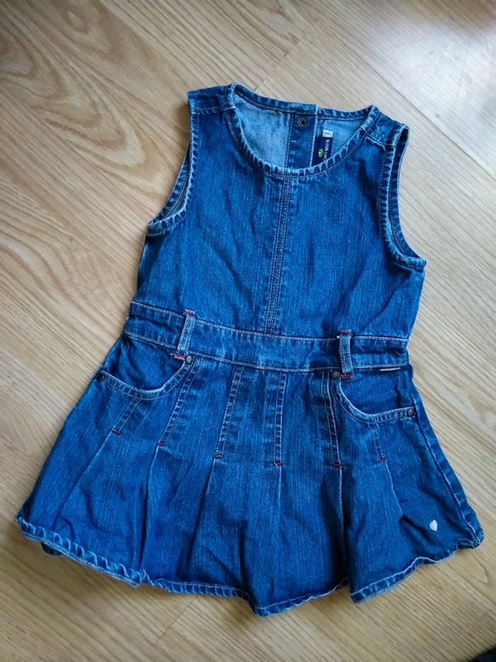 Lot de 2 robes en jean.
Taille 3 ans - photo numéro 10
