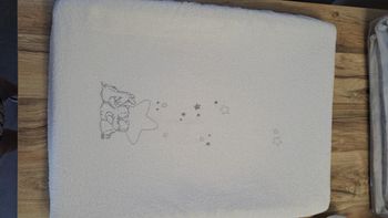 Matelas à langer + 2 housses NEUF Noukie's thème poudre d'étoile