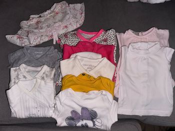 Lot vêtements 0-1  mois Fille