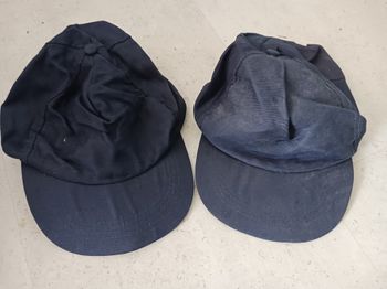 lot de 2 casquettes marine Taille unique Neuve