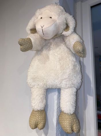 Range pyjama peluche mouton 50cm Maison du monde