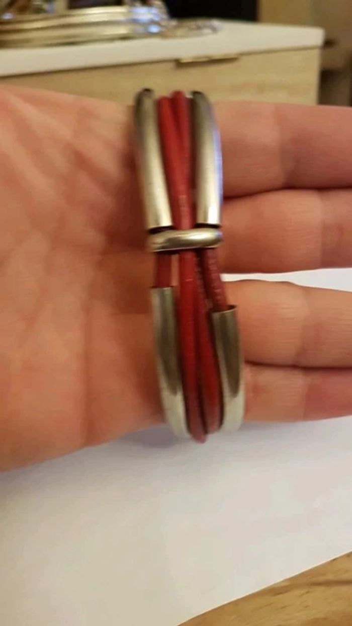 Bracelet cuir rouge et métal