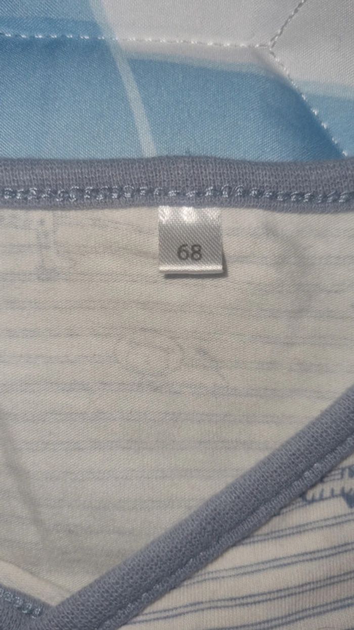 Tee-shirt manche longue 6 mois 68 cm en très bon état - photo numéro 9