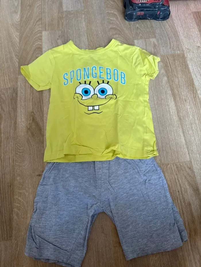 Pyjama short taille 4/5 ans