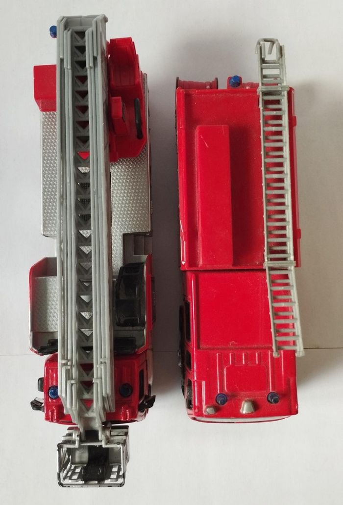 2 camions de pompiers Burago 1/50 - photo numéro 4